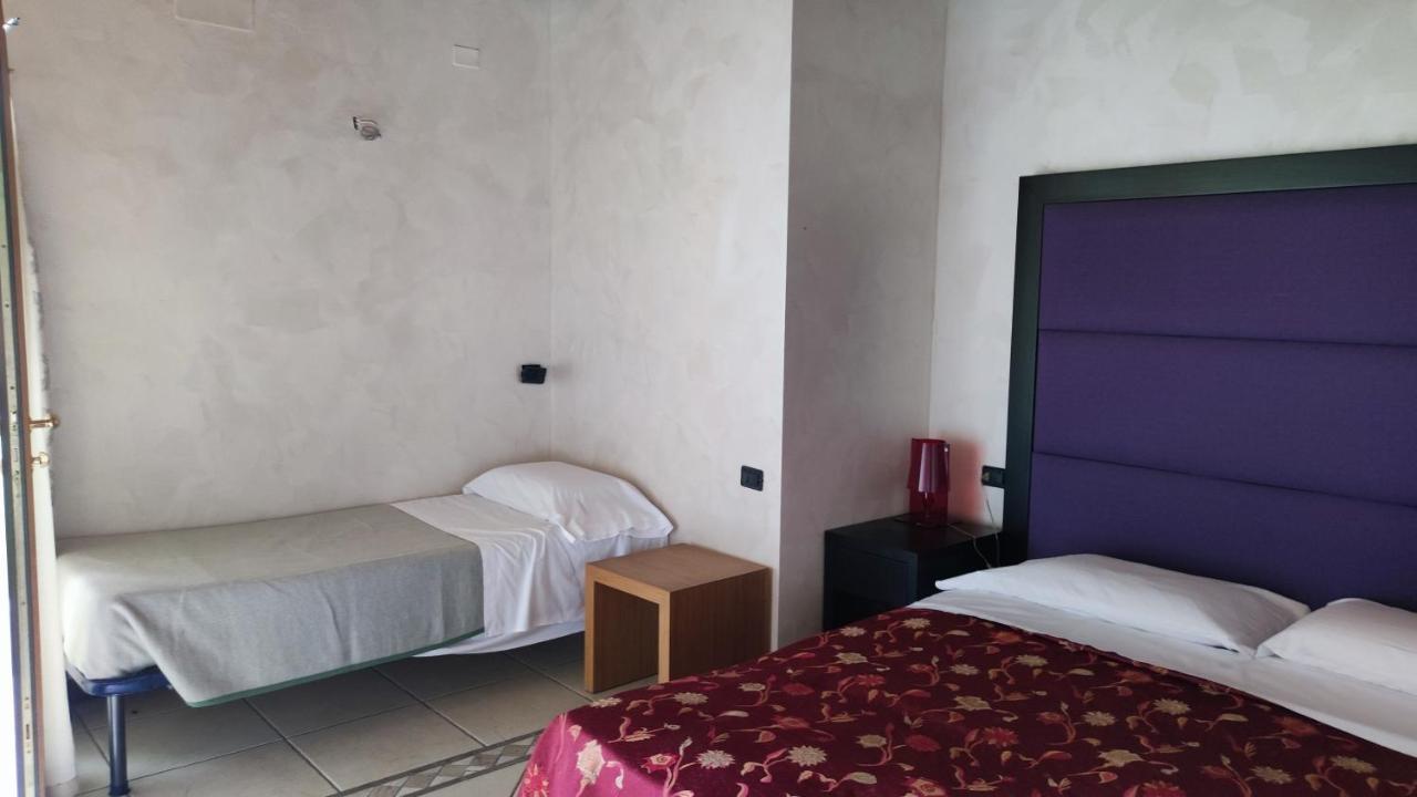 Albergo Le Piante Manerba del Garda Ngoại thất bức ảnh