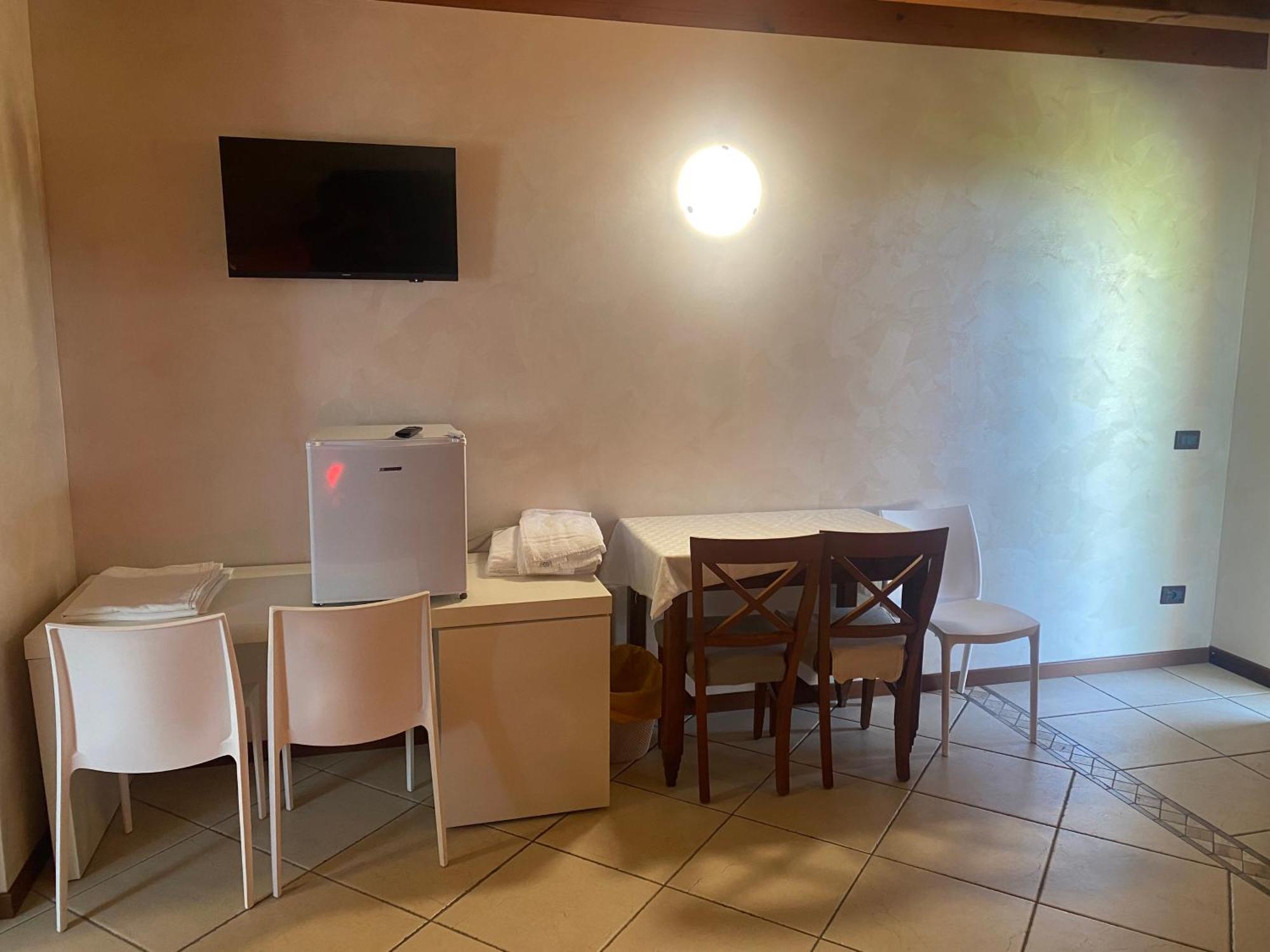 Albergo Le Piante Manerba del Garda Ngoại thất bức ảnh
