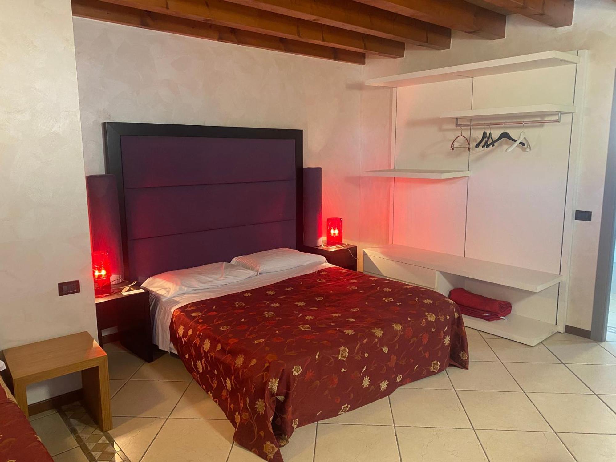 Albergo Le Piante Manerba del Garda Ngoại thất bức ảnh