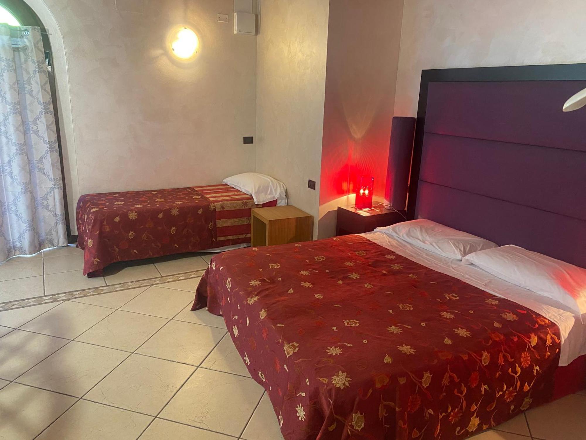 Albergo Le Piante Manerba del Garda Ngoại thất bức ảnh