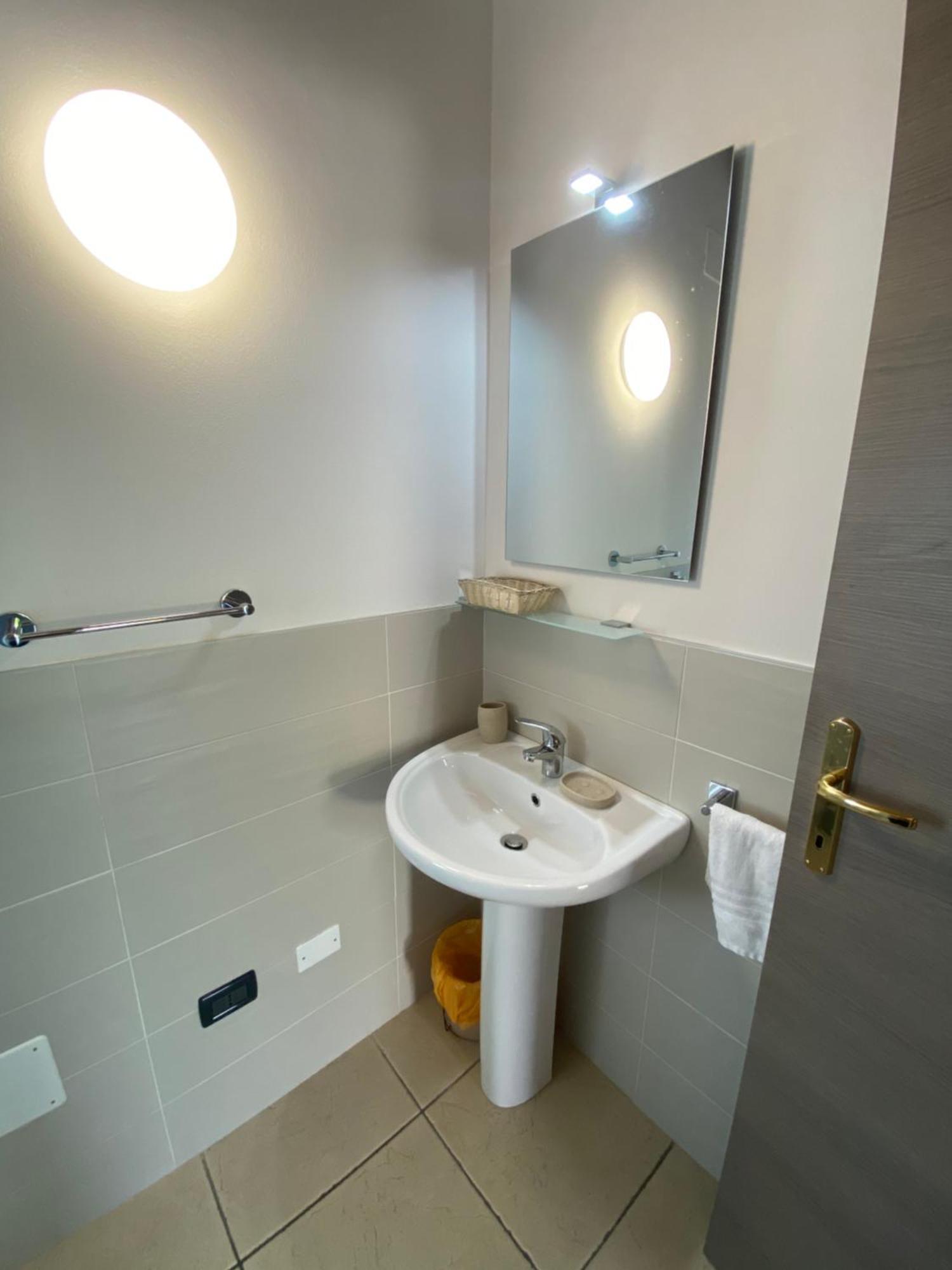 Albergo Le Piante Manerba del Garda Ngoại thất bức ảnh
