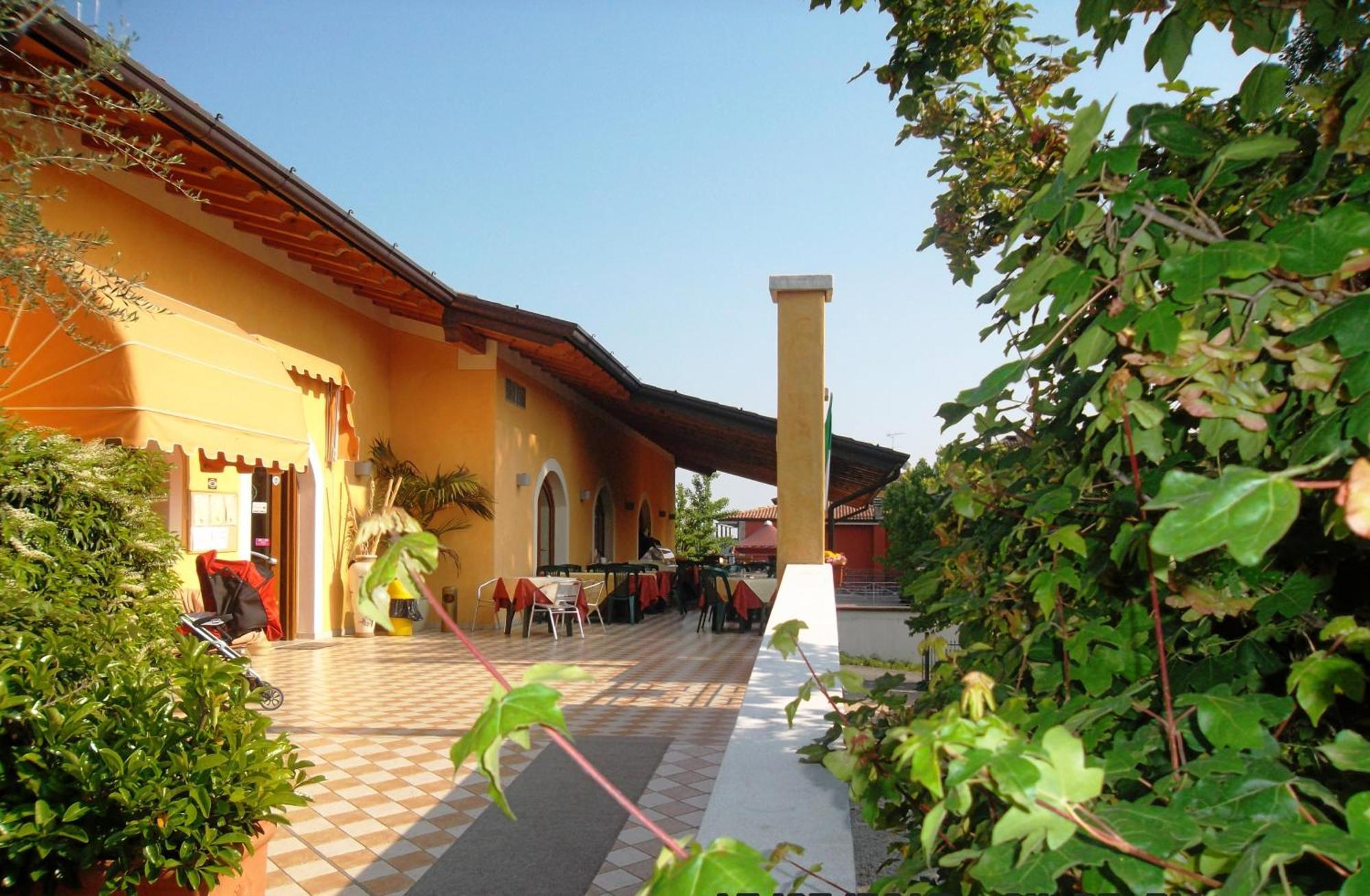 Albergo Le Piante Manerba del Garda Ngoại thất bức ảnh