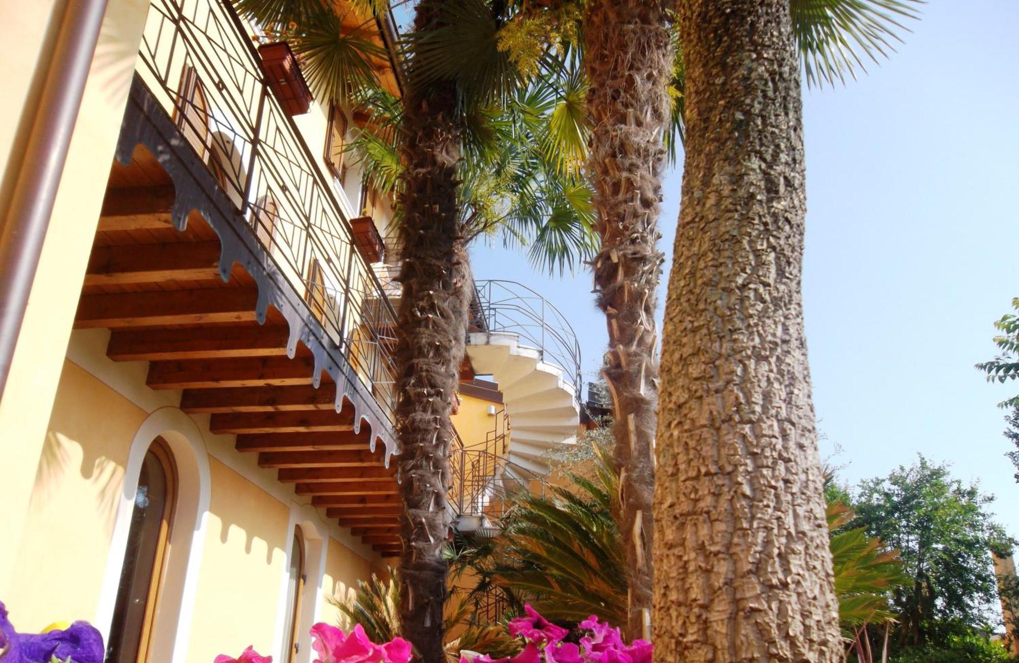 Albergo Le Piante Manerba del Garda Ngoại thất bức ảnh