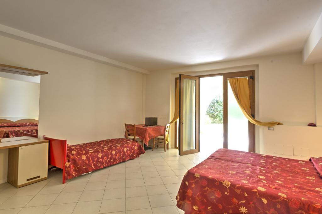 Albergo Le Piante Manerba del Garda Ngoại thất bức ảnh
