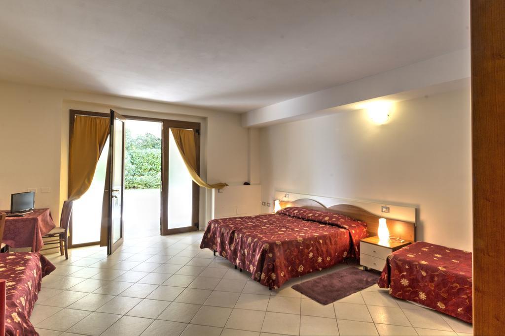 Albergo Le Piante Manerba del Garda Ngoại thất bức ảnh