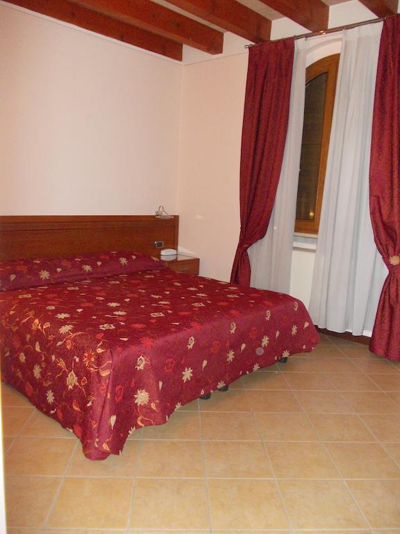 Albergo Le Piante Manerba del Garda Ngoại thất bức ảnh