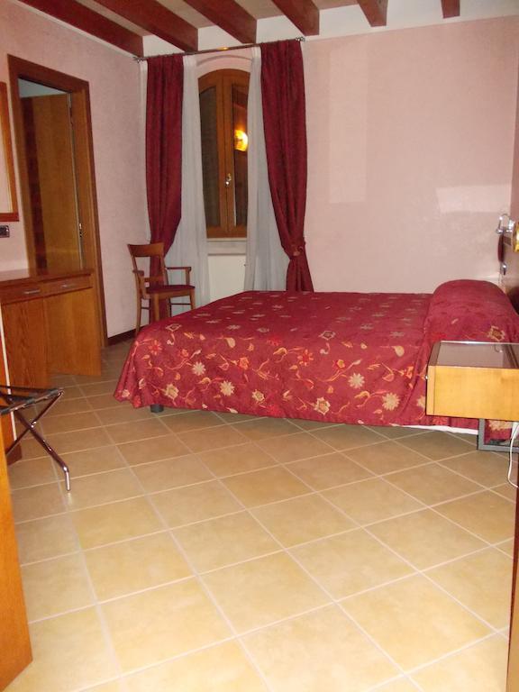 Albergo Le Piante Manerba del Garda Phòng bức ảnh